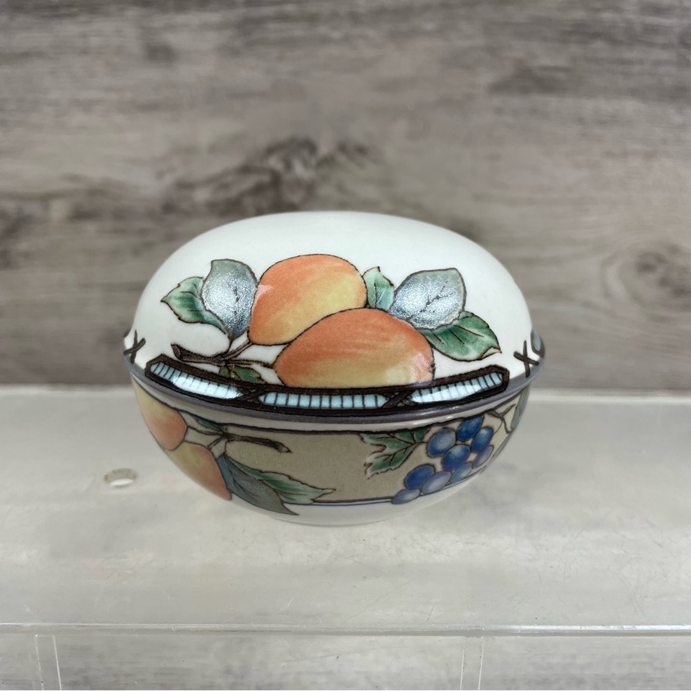 Mikasa Intaglio Garden Harvest Round Lidded Trinket Box CAC29 Malaysia